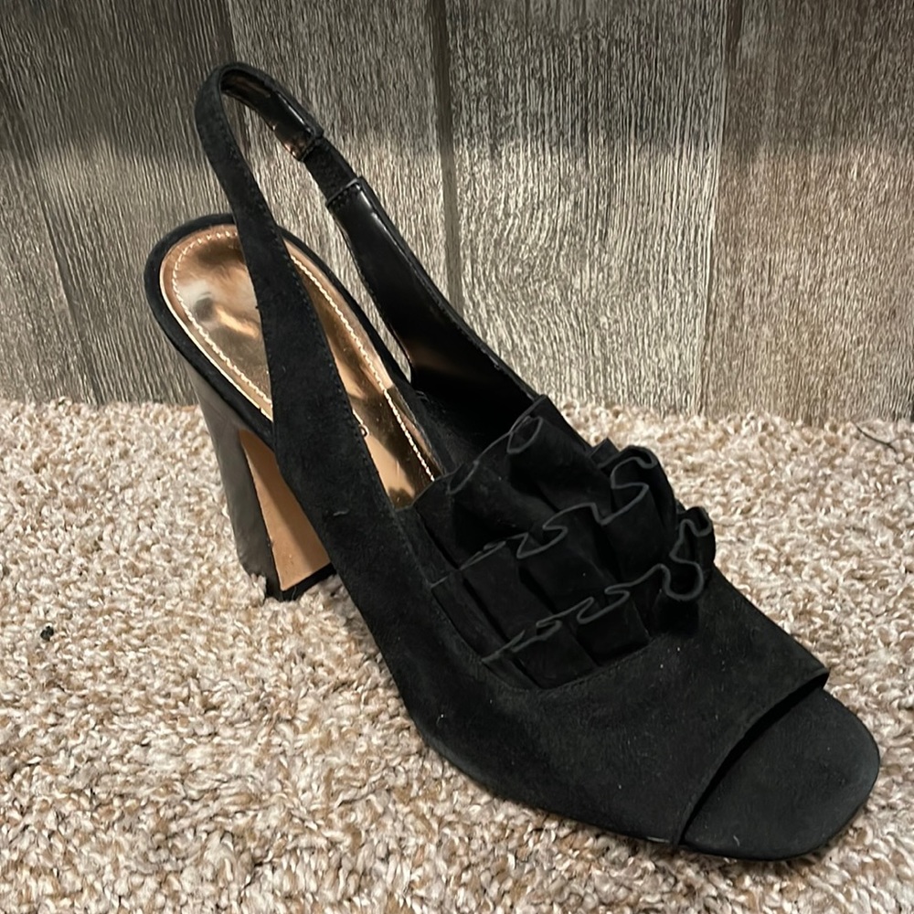 Vince Camuto Size 10 Jenny black peep toe suede ruffle sling backs